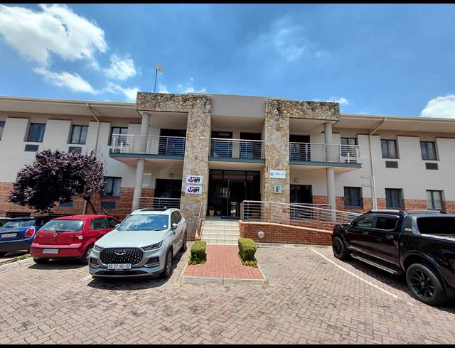 279M² OFFICE TO LET IN BRYANSTON